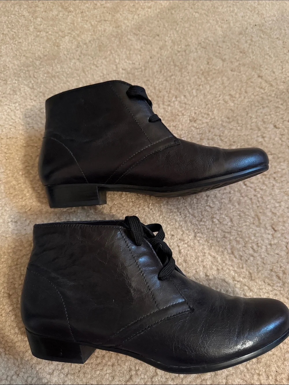 Munro Black Genuine Leather Chukka Boots - Size 7